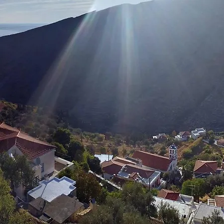 Beautiful House In Syneti, Andros Apartment *